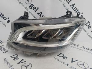 Gebruikte Linker Koplamp Mercedes Sprinter 5t (907.6) 317 CDI 2.0 D RWD Prijs € 919,00 Inclusief btw aangeboden door De Vogel Auto's B.V.