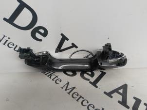 Gebruikte Portiergreep 4Deurs rechts-achter Mercedes GLC (X254) 2.0 300de 16V 4-Matic Prijs € 108,90 Inclusief btw aangeboden door De Vogel Auto's B.V.