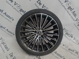 Gebruikte Velg + Band Mercedes C Estate (S206) C-300d 2.0 Turbo 16V Prijs € 385,00 Margeregeling aangeboden door De Vogel Auto's B.V.