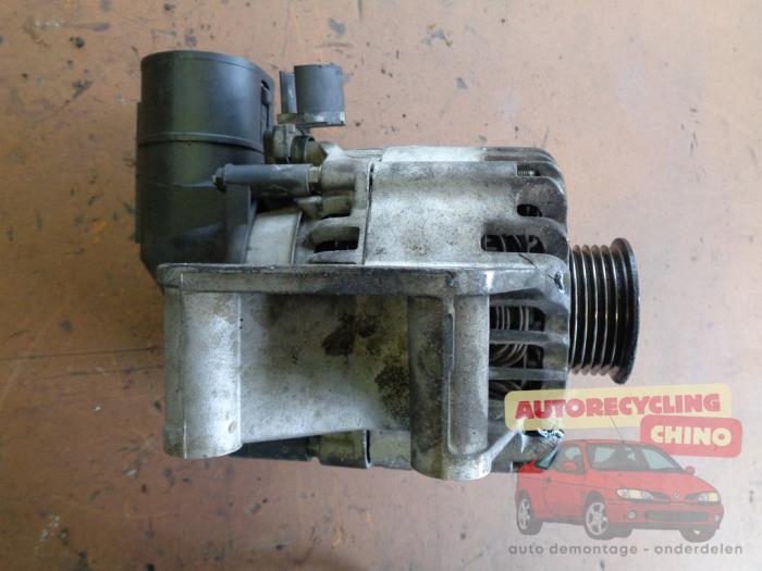 Dynamo van een Ford Mondeo III 2.2 TDCi 16V 2006