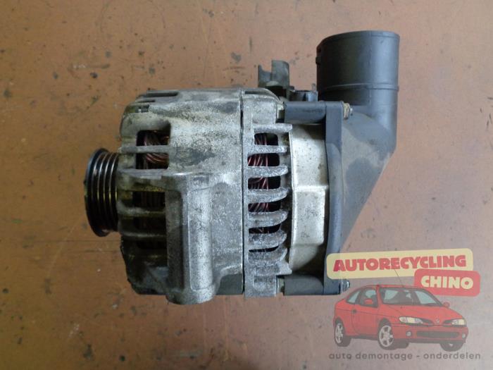 Dynamo van een Ford Mondeo III 2.2 TDCi 16V 2006