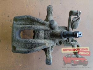 Gebruikte Remklauw (Tang) links-achter Ford Mondeo III 2.2 TDCi 16V Prijs € 32,00 Margeregeling aangeboden door Autorecycling Chino B.V.