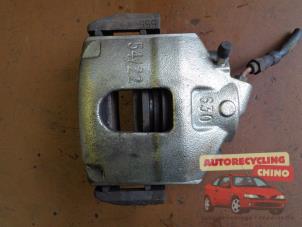 Gebruikte Remklauw (Tang) rechts-voor Ford Fiesta 5 (JD/JH) 1.3 Prijs € 32,00 Margeregeling aangeboden door Autorecycling Chino B.V.