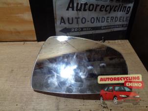 Używane Szyba lusterka prawego Audi A1 Sportback (8XA/8XF) 1.4 TDI Ultra 12V Cena € 14,00 Procedura marży oferowane przez Autorecycling Chino B.V.