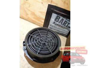 Używane Glosnik Audi A1 Sportback (8XA/8XF) 1.4 TDI Ultra 12V Cena € 18,00 Procedura marży oferowane przez Autorecycling Chino B.V.