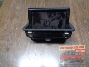 Używane Wyswietlacz nawigacji Audi A1 (8X1/8XK) 1.4 TFSI 16V 125 Cena € 112,00 Procedura marży oferowane przez Autorecycling Chino B.V.