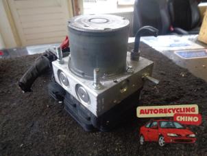 Używane Pompa ABS Audi A1 Sportback (8XA/8XF) 1.6 TDI 16V Cena € 112,00 Procedura marży oferowane przez Autorecycling Chino B.V.