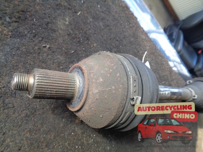 Aandrijfas links-voor van een Seat Ibiza IV (6J5) 1.2 TDI Ecomotive 2012