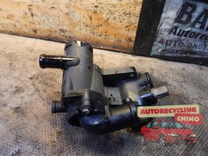 Gebruikte Thermostaathuis Volkswagen Golf V (1K1) 1.4 16V Prijs € 22,00 Margeregeling aangeboden door Autorecycling Chino B.V.