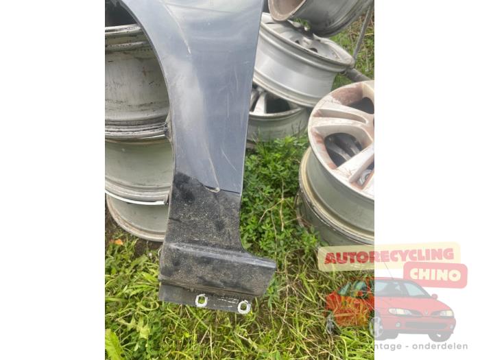 Framskärm, vänster från en Mazda 2 (NB/NC/ND/NE) 1.4 16V 2003