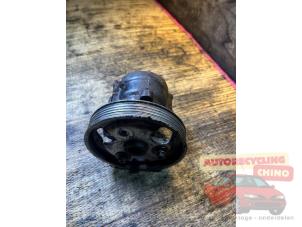 Begagnade Servostyrningspump Renault Scénic I (JA) 1.4 16V Pris € 29,00 Marginaltabell erbjuds av Autorecycling Chino B.V.