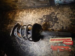 Używane Amortyzator wstrzasów prawy przód Fiat Punto I (176) 55 1.1 Cena € 35,00 Procedura marży oferowane przez Autorecycling Chino B.V.