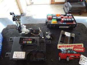 Begagnade Låsuppsättning Fiat Punto II (188) 1.4 16V Pris € 200,00 Marginaltabell erbjuds av Autorecycling Chino B.V.