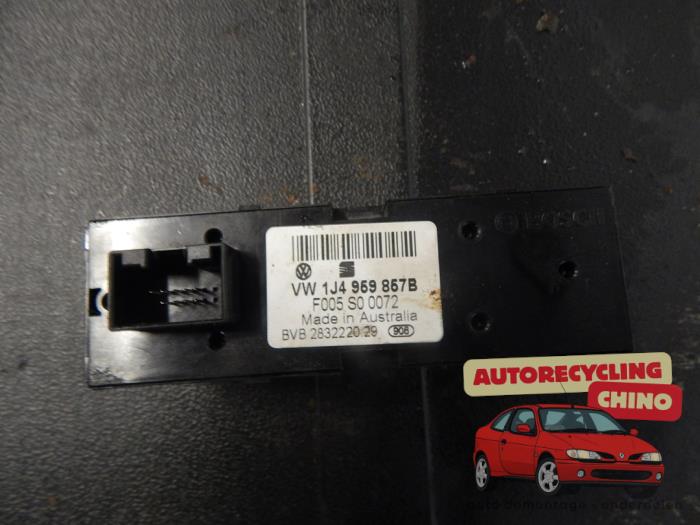 Flerfunktionsbrytare, fönster från en Volkswagen Golf IV (1J1) 1.6 16V 2002