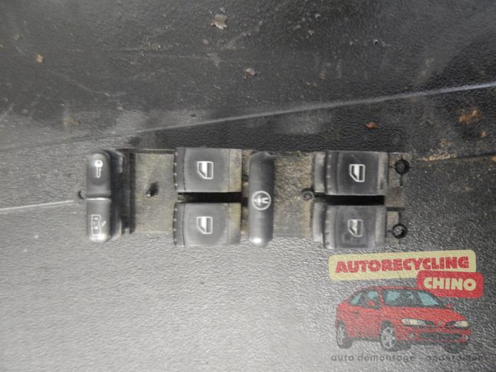 Flerfunktionsbrytare, fönster från en Volkswagen Golf IV (1J1) 1.6 16V 2002