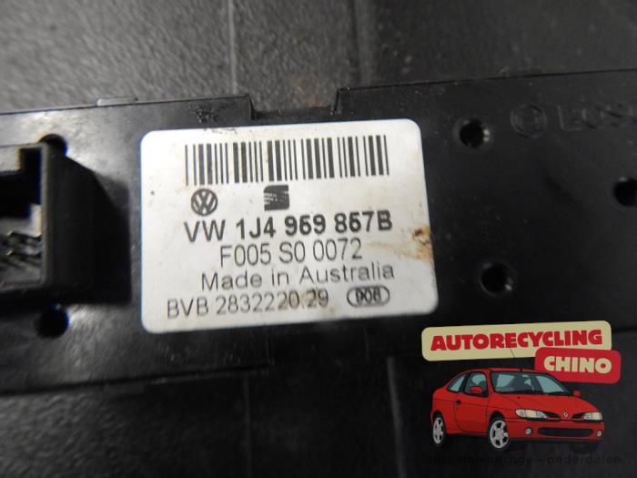 Flerfunktionsbrytare, fönster från en Volkswagen Golf IV (1J1) 1.6 16V 2002