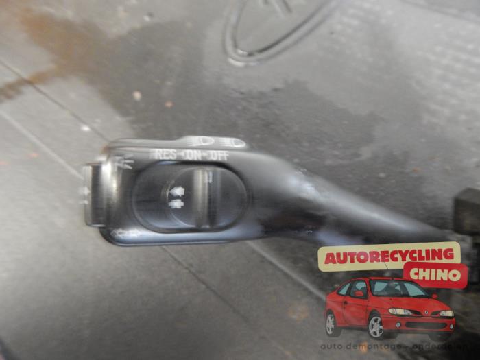 Spak, rattstång från en Volkswagen Golf IV (1J1) 1.6 16V 2002