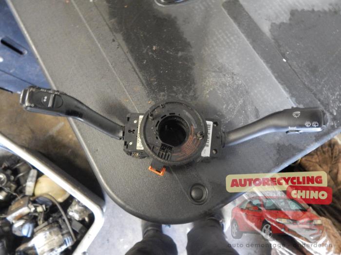 Spak, rattstång från en Volkswagen Golf IV (1J1) 1.6 16V 2002