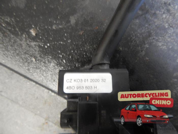 Spak, rattstång från en Volkswagen Golf IV (1J1) 1.6 16V 2002