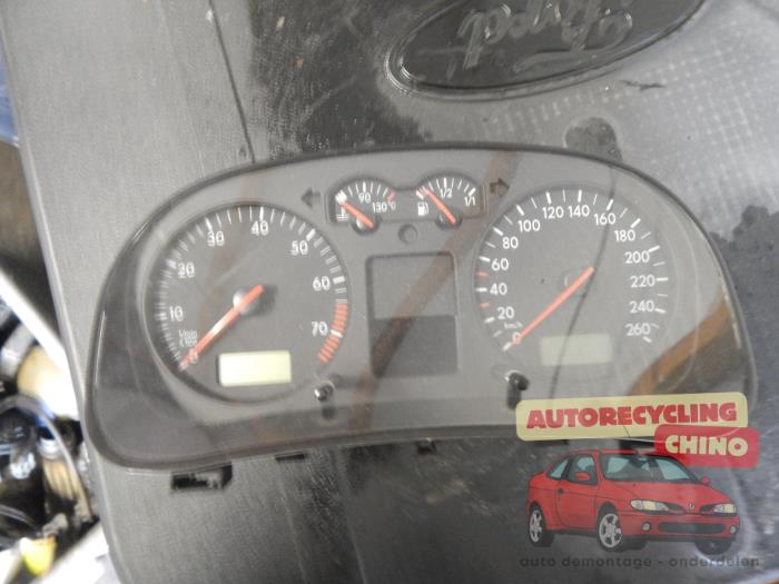 Vägmätare KM från en Volkswagen Golf IV (1J1) 1.6 16V 2002