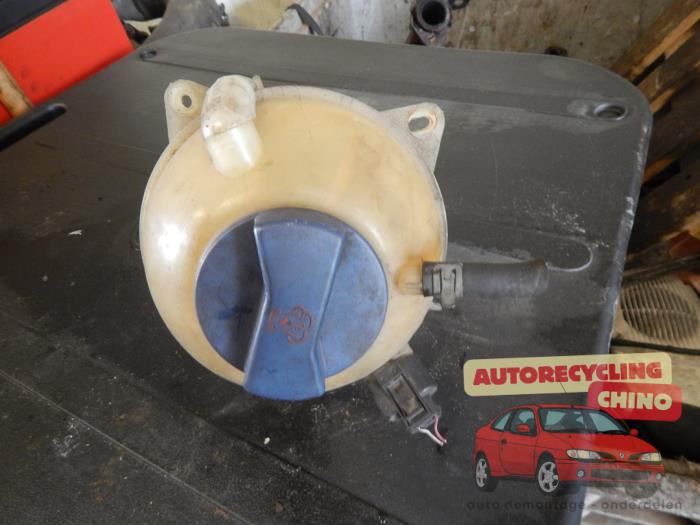 Expansionskärl från en Volkswagen Golf IV (1J1) 1.6 16V 2002