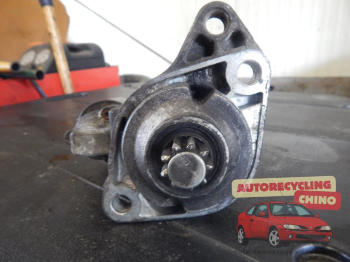 Startmotor från en Volkswagen Golf IV (1J1) 1.6 16V 2002