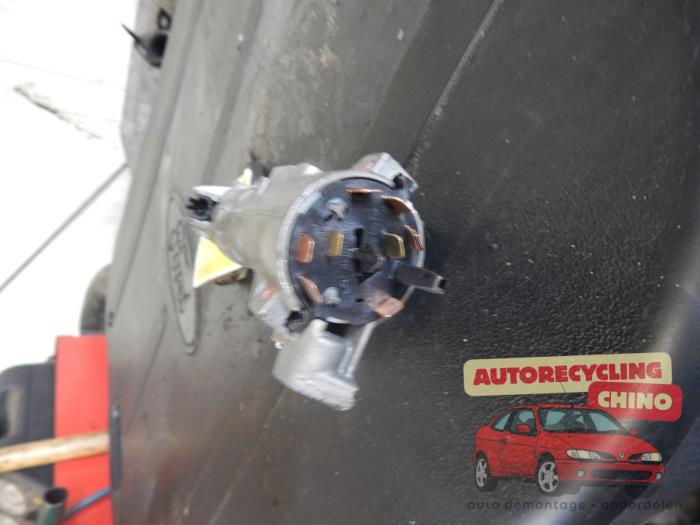 Tändningslås + nyckel från en Volkswagen Golf IV (1J1) 1.6 16V 2002