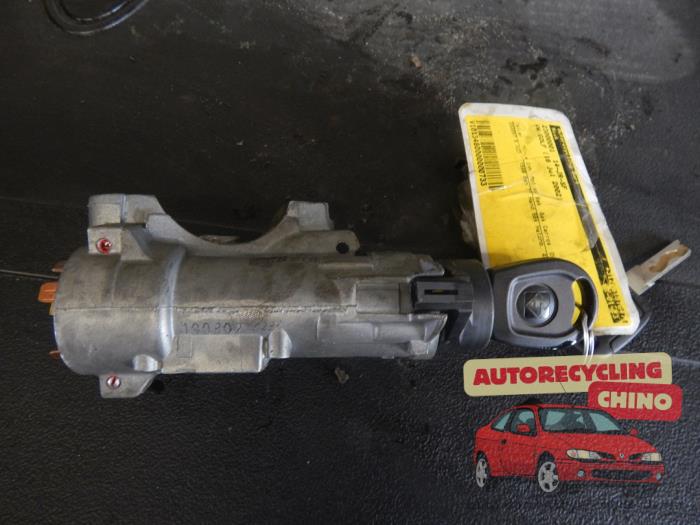 Tändningslås + nyckel från en Volkswagen Golf IV (1J1) 1.6 16V 2002