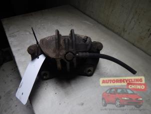 Używane Zacisk hamulcowy prawy przód Volvo S40 (VS) 1.8 16V Cena € 40,00 Procedura marży oferowane przez Autorecycling Chino B.V.