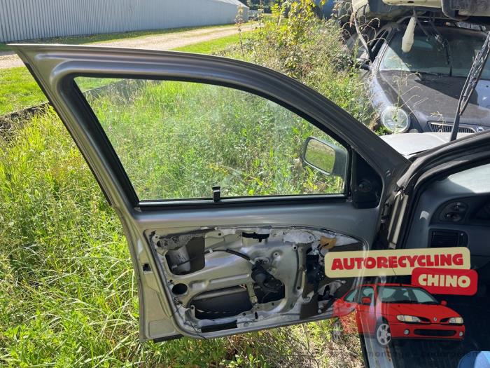 Portier 4Deurs links-voor van een Fiat Palio Weekend (178D) 1.2 MPI Fire 1998