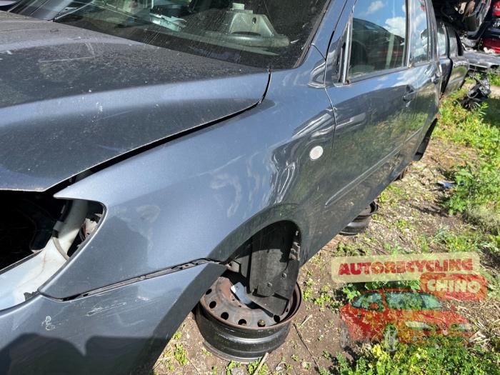 Framskärm, vänster från en Mazda 2 (NB/NC/ND/NE) 1.25 16V 2004