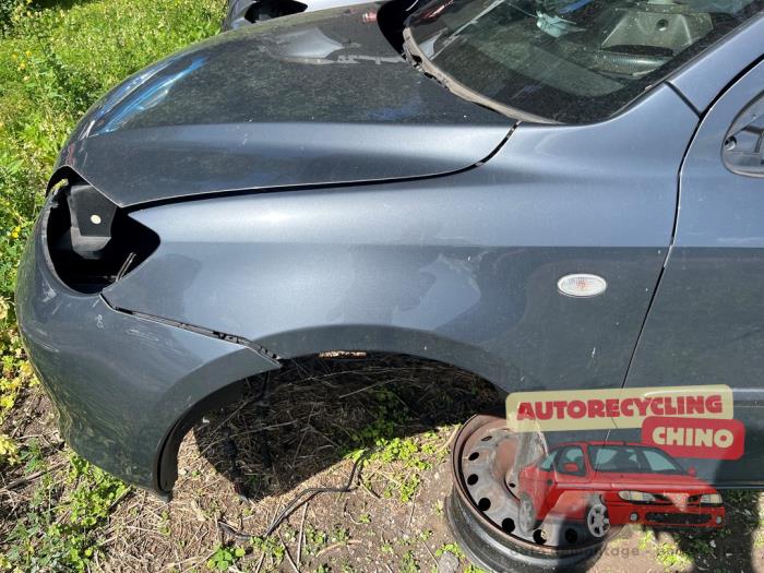 Framskärm, vänster från en Mazda 2 (NB/NC/ND/NE) 1.25 16V 2004