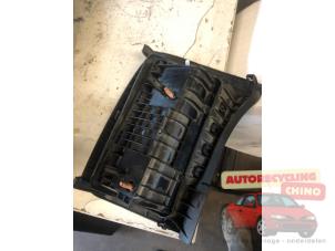 Używane Poduszka powietrzna kolanowa Peugeot 308 (4A/C) 1.6 VTI 16V Cena € 70,00 Procedura marży oferowane przez Autorecycling Chino B.V.