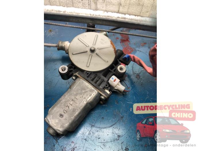 Fönstermekanism för bakre dörr, 4-dörrars, höger från en Honda CR-V (RD5/6/7/8) 2.0i 16V VTEC 2006