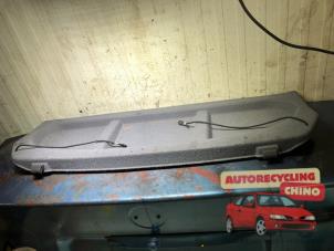 Gebruikte Hoedenplank Chevrolet Matiz (M200) 0.8 S,SE Prijs € 50,00 Margeregeling aangeboden door Autorecycling Chino B.V.