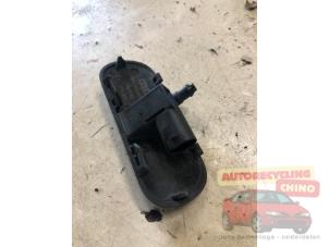 Begagnade Vindrutespolare Audi A3 Cabriolet (8P7) 1.9 TDI Pris € 10,00 Marginaltabell erbjuds av Autorecycling Chino B.V.