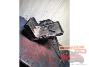 Begagnade Batterilåda Fiat Panda (169) 1.2 Fire Pris € 25,00 Marginaltabell erbjuds av Autorecycling Chino B.V.