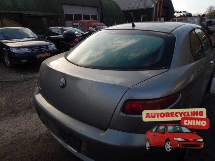 Achterklep van een Alfa Romeo GT (937) 2.0 JTS 16V 2005