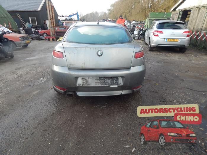 Achterklep van een Alfa Romeo GT (937) 2.0 JTS 16V 2005