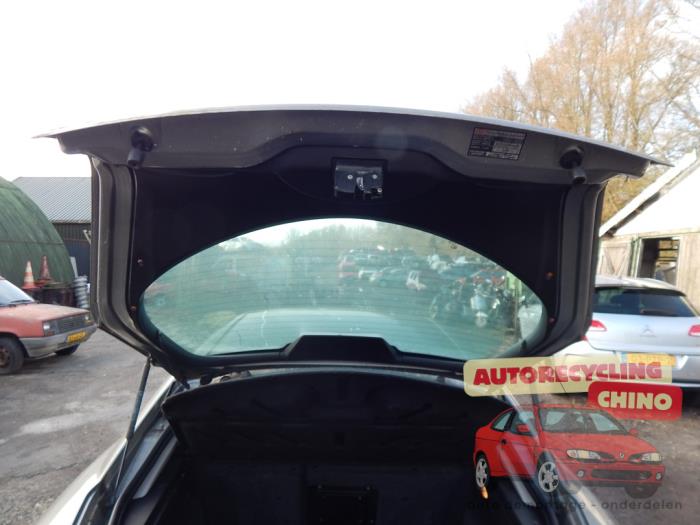 Achterklep van een Alfa Romeo GT (937) 2.0 JTS 16V 2005