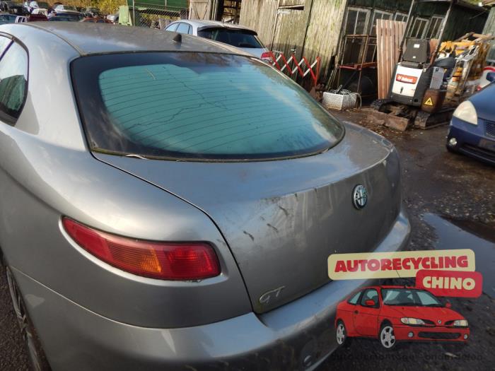 Achterklep van een Alfa Romeo GT (937) 2.0 JTS 16V 2005