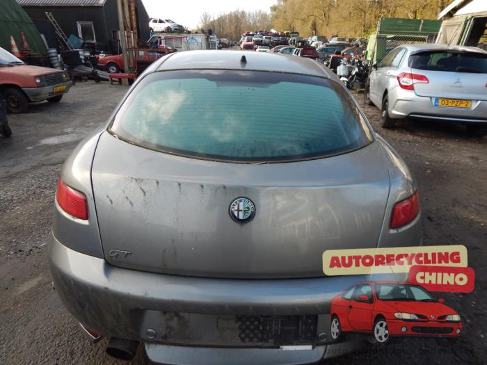 Achterklep van een Alfa Romeo GT (937) 2.0 JTS 16V 2005