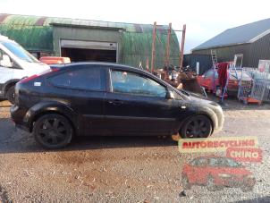 Begagnade Dörr, 2-dörrars, höger Ford Focus 2 1.6 16V Pris € 75,00 Marginaltabell erbjuds av Autorecycling Chino B.V.