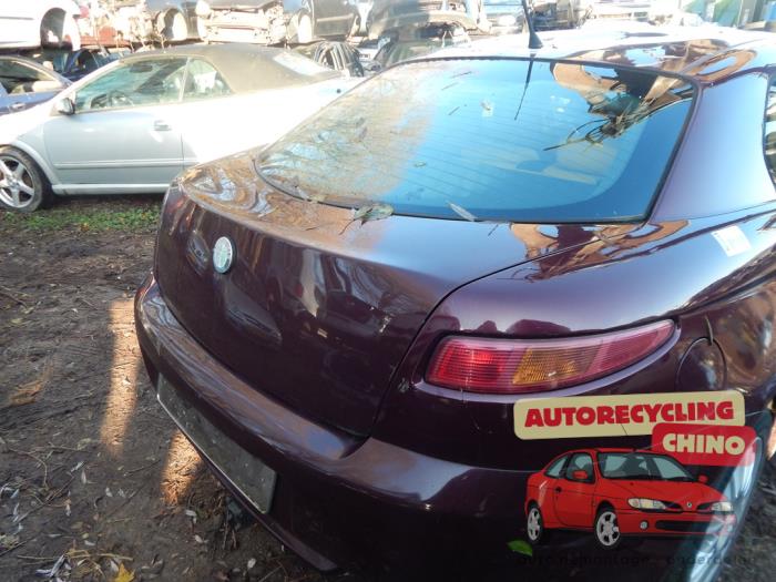 Baklucka från en Alfa Romeo GT (937) 1.9 JTD 16V Multijet 2005