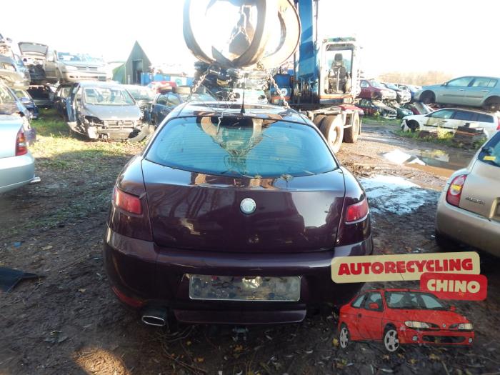 Baklucka från en Alfa Romeo GT (937) 1.9 JTD 16V Multijet 2005