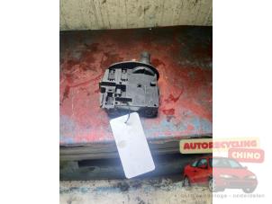 Gebruikte Schakelaar Ruitenwisser Renault Modus/Grand Modus (JP) 1.2 16V TCE 100 Prijs € 35,00 Margeregeling aangeboden door Autorecycling Chino B.V.