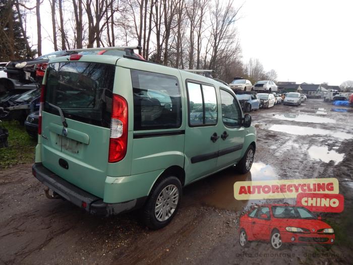 Baklucka från en Fiat Doblo (223A/119) 1.4 2008