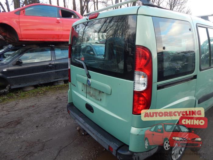 Baklucka från en Fiat Doblo (223A/119) 1.4 2008