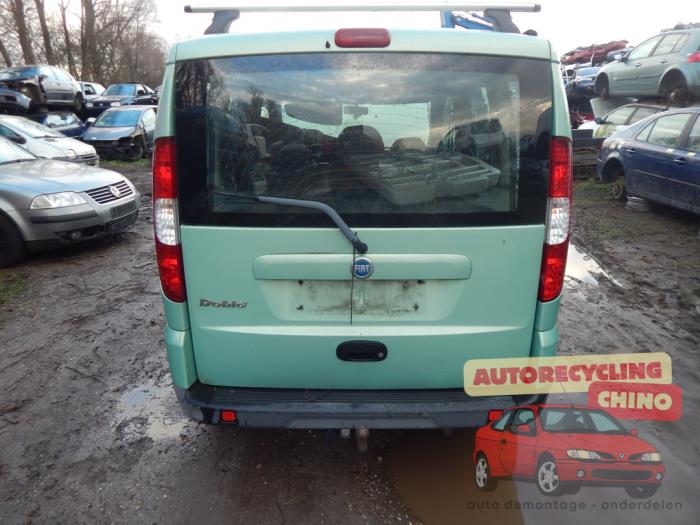 Baklucka från en Fiat Doblo (223A/119) 1.4 2008