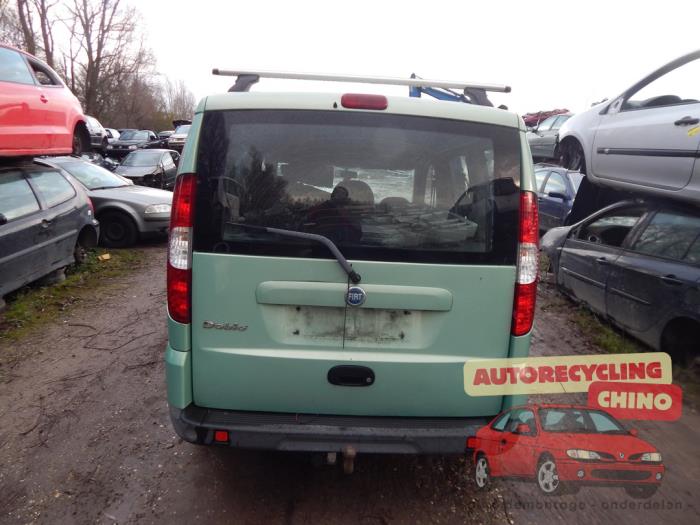 Baklucka från en Fiat Doblo (223A/119) 1.4 2008